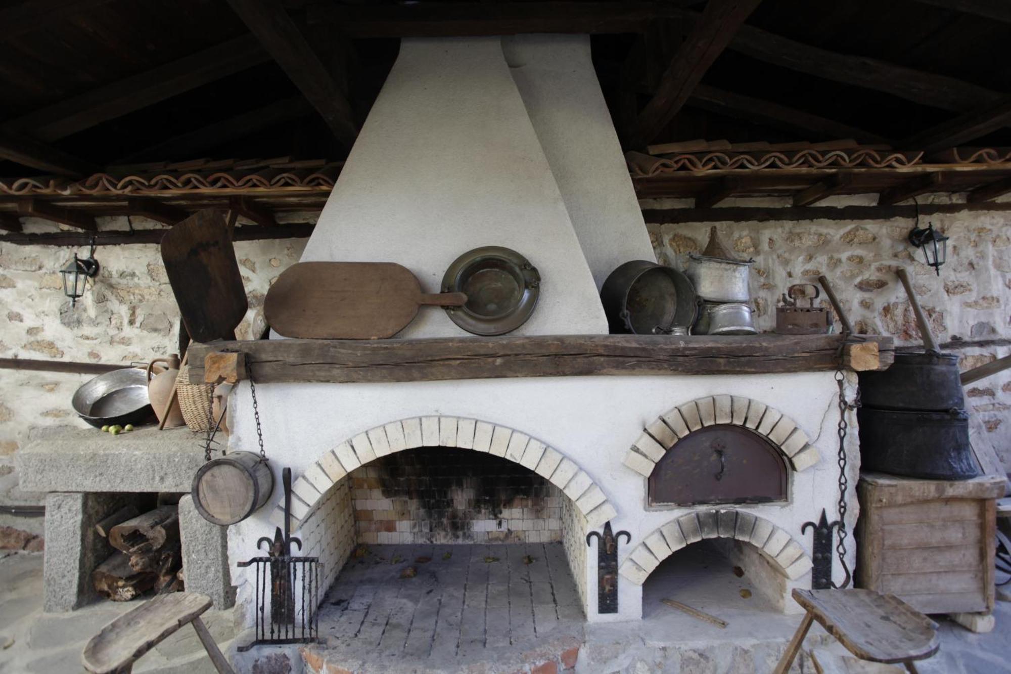Djudjeva Kyshta Hotel Panagyurishte Bagian luar foto